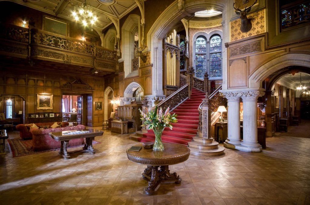 El Castillo De Highclere Un Refugio Medieval En Pleno Siglo XXI   Lobby 