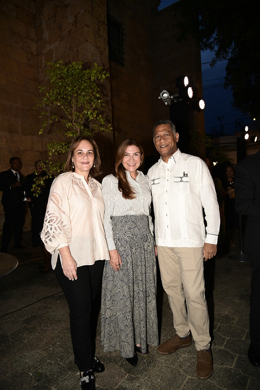 Ana Gonzalez Carolina Mejia y Marino Lembert